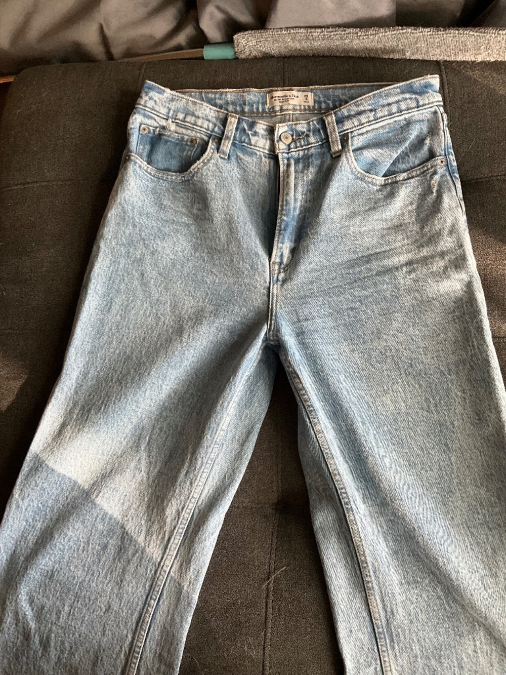 EUC Abercrombie & Fitch 90's Relaxed Jeans High Rise Size 8 (29)